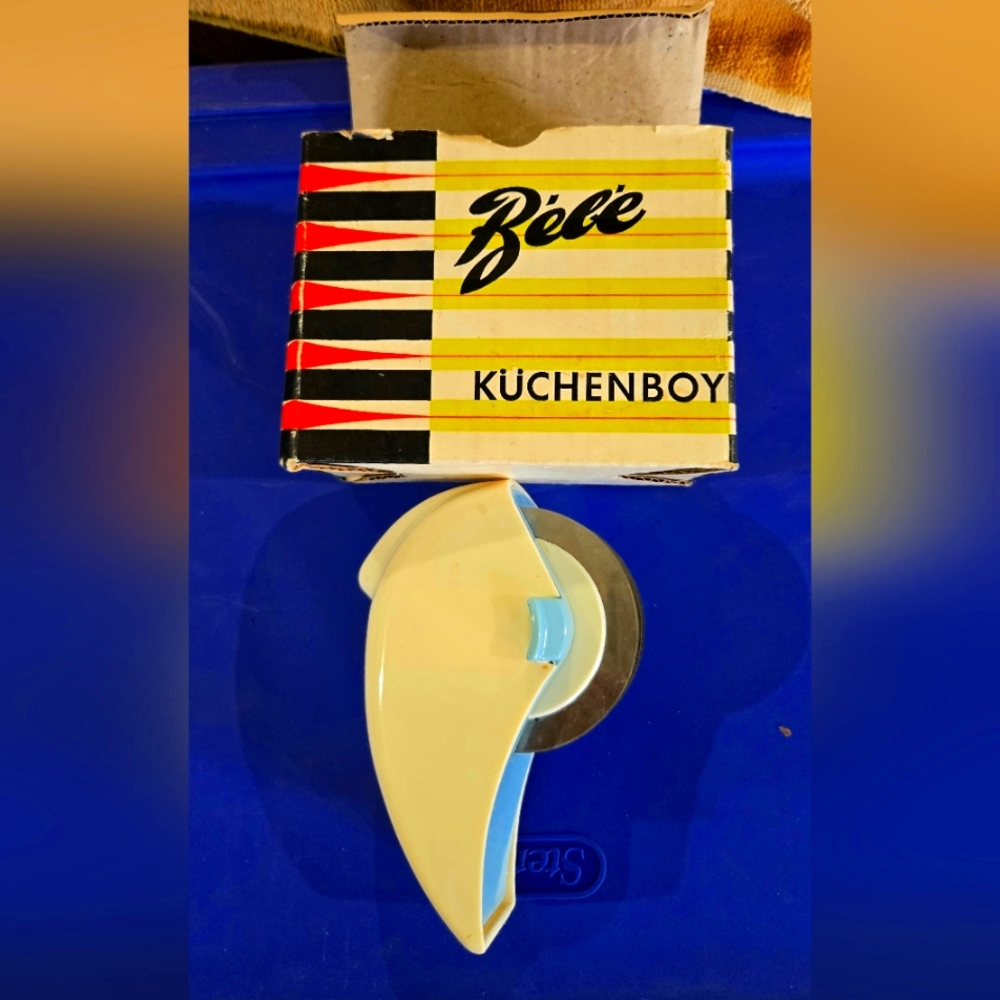 Bebe Küchenboy Cream and Blue Kitchen Tool